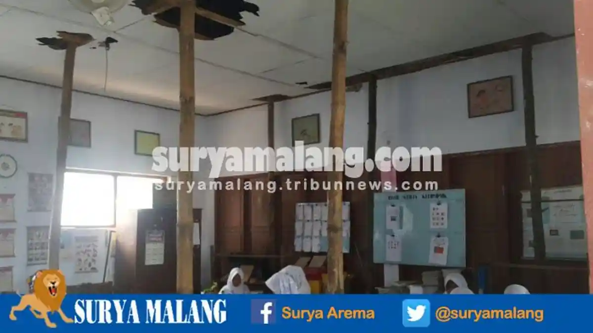 Siswa Sekolah ini Terancam Kejatuhan Rangka Atap yang Sudah Patah