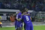 Pemain-Persib-Bandung-selebrasi-merayakan-kemenangan.jpg
