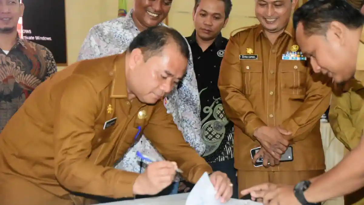 Sekda Teken Berita Acara Pendanaan Pilbup Deliserdang 2024