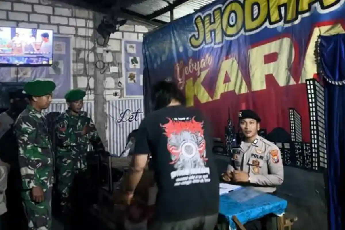 Gelar Razia Rutin, Polsek Sukodadi Lamongan Sita Ribuan Liter Miras dari Warung dan Kafe