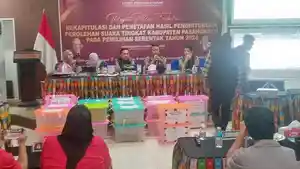 Proses-rekapitulasi-suara-tingkat-kabupa.jpg