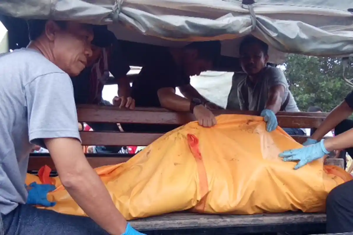 Gadis 15 Tahun Ditemukan Dalam Lumpur