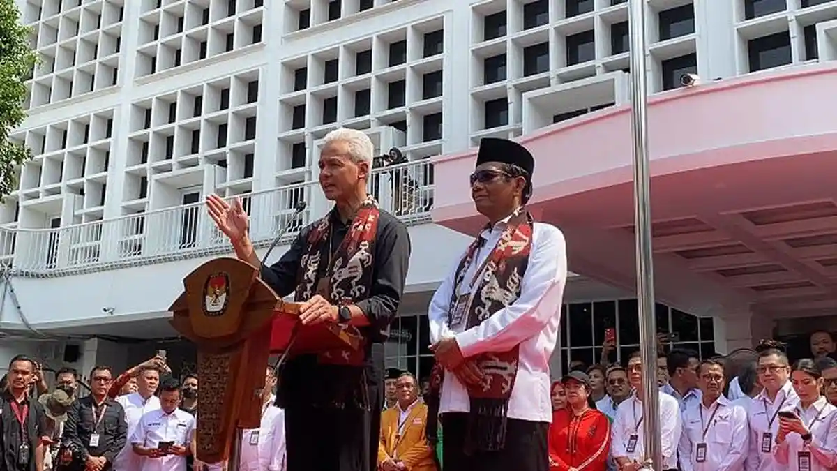 Mahfud MD Ternyata Kenakan Kemeja Putih yang Dijahit 5 Tahun Lalu saat Dirinya Kena Prank