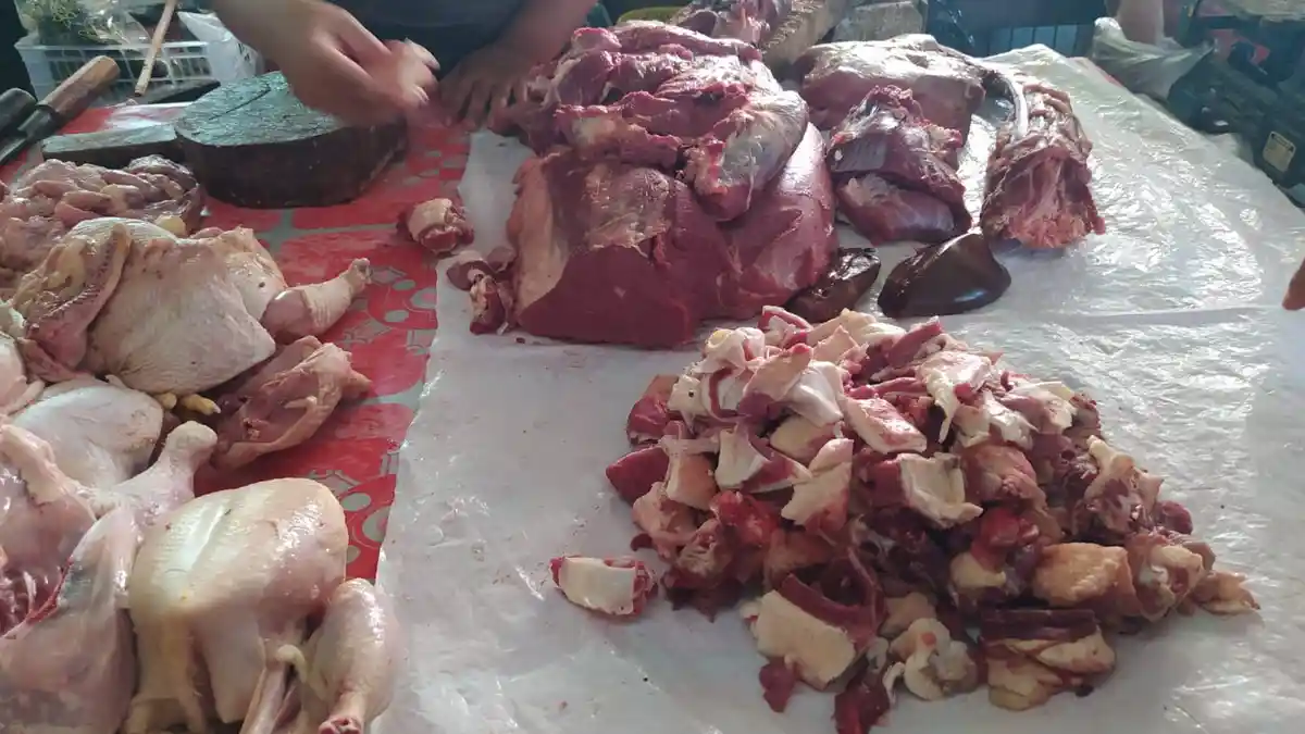 1 Pekan Jelang Lebaran, Harga Daging Sapi di Pasar Pringgabaya Tembus Rp120 Ribu Per Kilogram