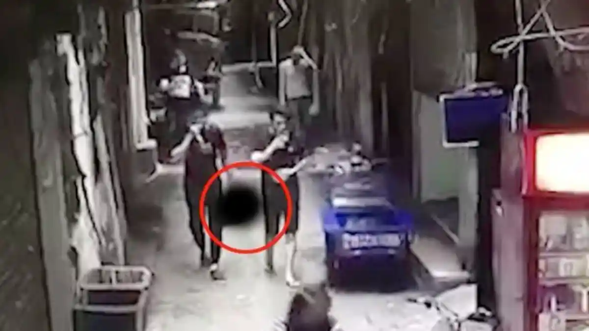 Usai Bunuh Istrinya Sendiri, Pria Ini dengan Tenang Bawa Penggalan Kepala Korban Sambil Berjalan