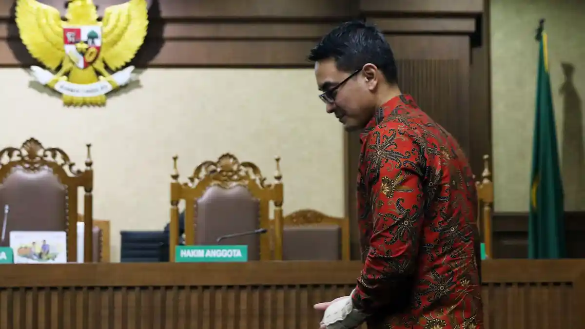 Zumi Zola Menangis di Hadapan Majelis Hakim karena Teringat Keluarga