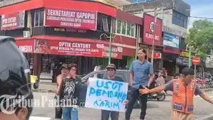 PENGAMEN-MENINGGAL-Pihak-keluarga-bersama-masyarakat-mengdenerid.jpg