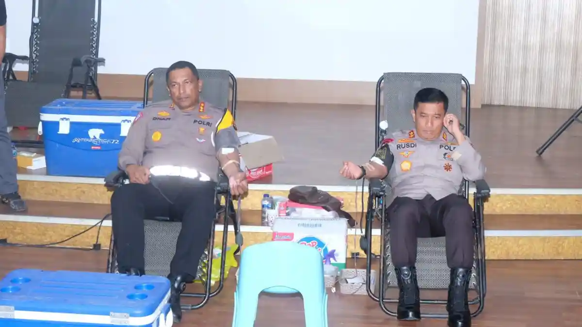 Kapolda Jambi Ikut Donor Darah Dalam Rangka Hari Lalu Lintas Bhayangkara