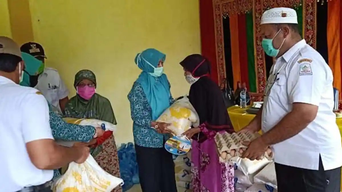 PKK Aceh Singkil Salurkan Bantuan Sembako, Ini Jumlahnya