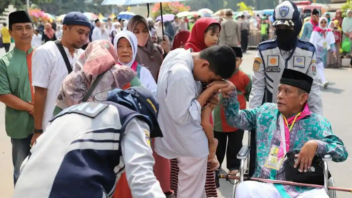 Bupati Aditya Halindra Berangkatkan 1217 CJH Tuban 2023