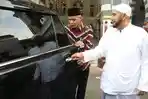 Habib-Syech-bin-Abdul-Qadir-Assegaf-penasaran-dengan-isi-mobil-Ganjar-Pranowo.jpg