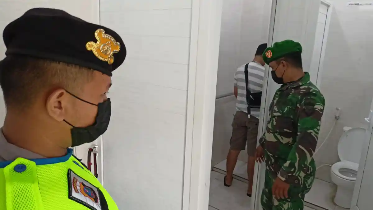 TNI-Polres Sibolga Tes Urin Pengemudi Sopir Angkutan Darat Untuk Hindari Kecelakaan