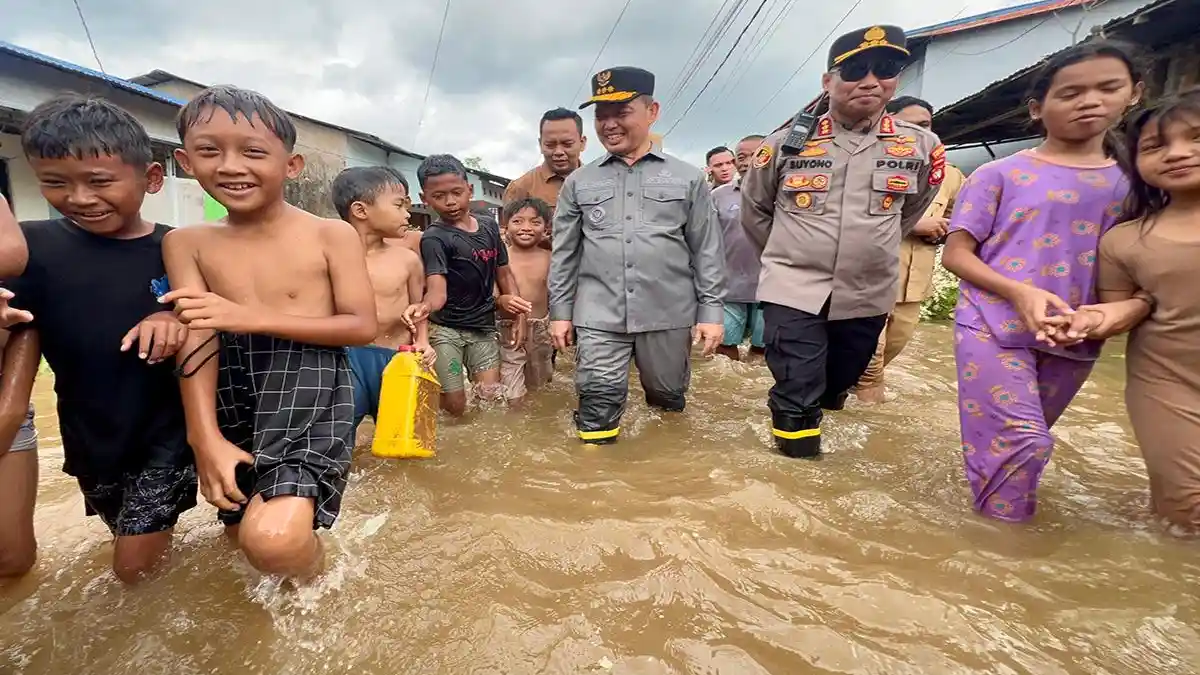 Pastikan Warga dalam Kondisi Aman, Ria Norsan Cek Lokasi dan Salurkan ...