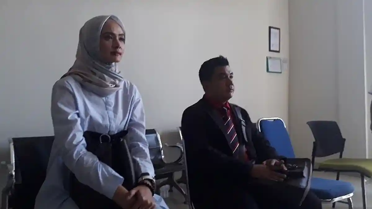 Akui Ibnu Jamil Suami Bertanggungjawab, Ade Maya Tetap Ngotot Cerai