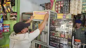 20260506-Rokok-Ilegal-Masih-Dijual-di-Sejumlah-Kios-Satpol-PP-Takalar-Beri-Peringatan.jpg