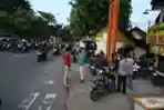 Pengunjung Warung Berhamburan Keluar Akibat Gempa