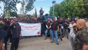 Warga-Bangka-Barat-Demo-Tolak-HTI.jpg