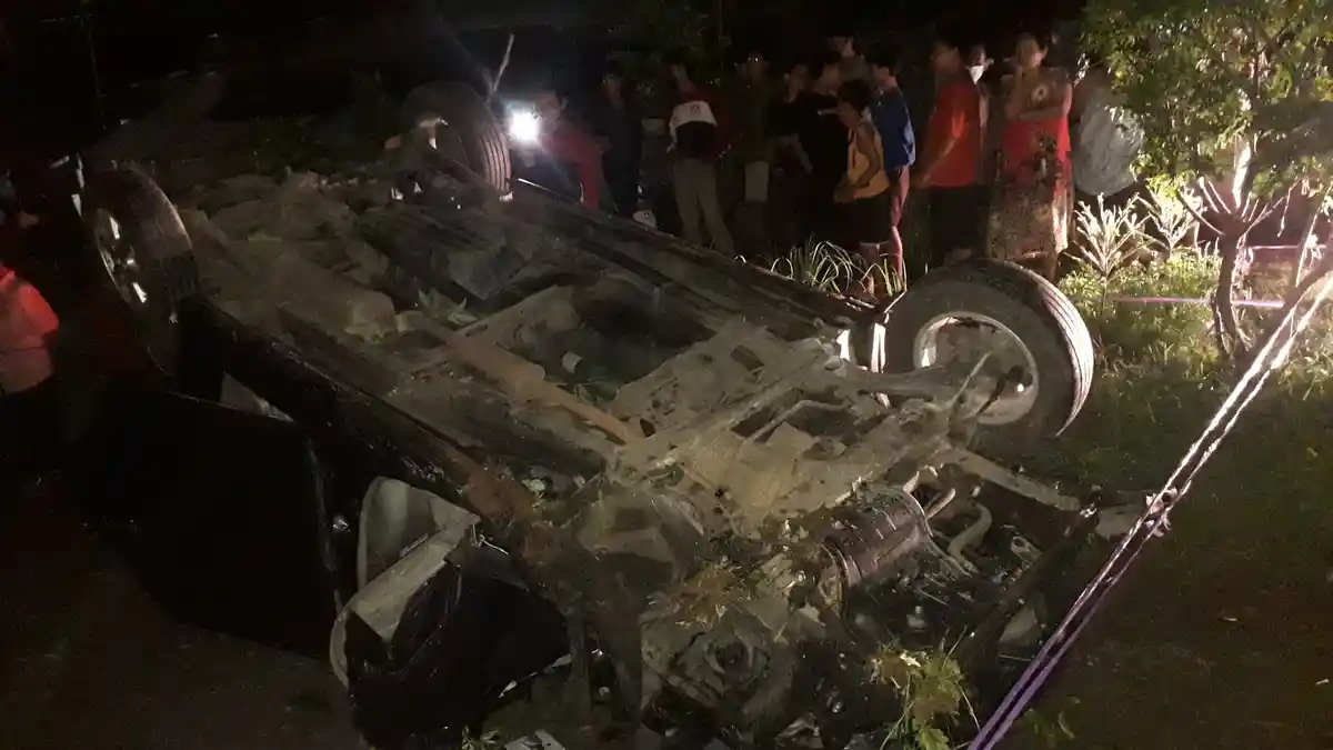 Tabrakan dengan Mobil Avanza, Perjalanan Kereta Api KRL di Cibinong Sempat Terhenti