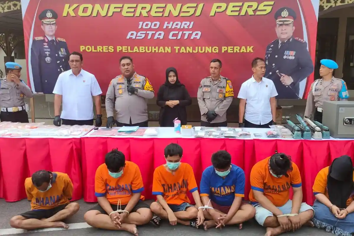 Ditemukan Bunker Isi Sabu 1 Kg dan Uang Rp230 Juta di Kampung Narkoba Jalan Kunti Surabaya