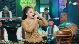 Lirik-lagu-Iseh-Kebayang-Bayang-versi-Niken-Salindry-Negoro-Angin-Denny-caknan.jpg