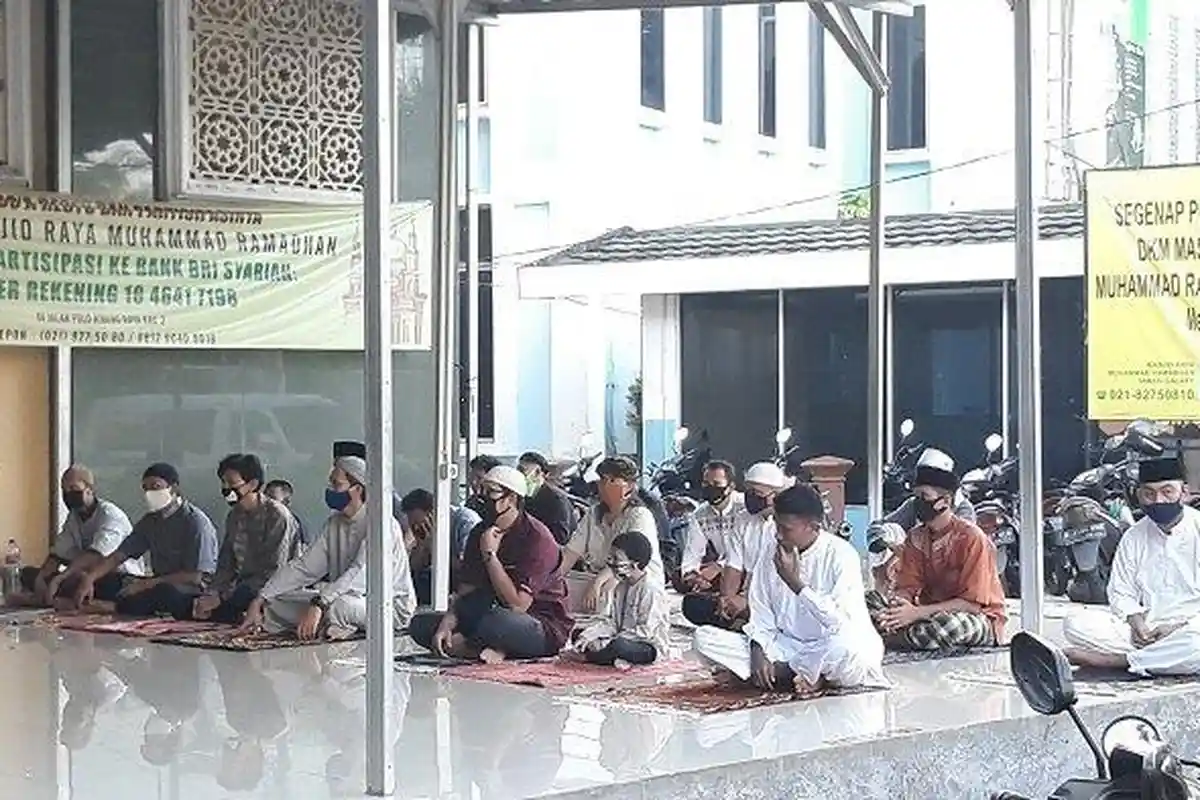 Tak Ada Salaman, Usai Salat Id di Masjid Jemaah Langsung Pulang