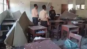 Insiden-ambruknya-plafon-ruang-kelas-di-SMP-Negeri-1-Lumbis-101125.jpg