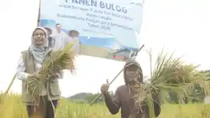Pimpinan-Perum-Bulog-Kanwil-Jawa-Tengah-Sri-Muniati.jpg