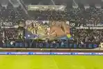 Momen Persahabatan Bobotoh dan Aremania Menghangat di GBLA, Laga Persib vs Arema Jadi Simbol Damai