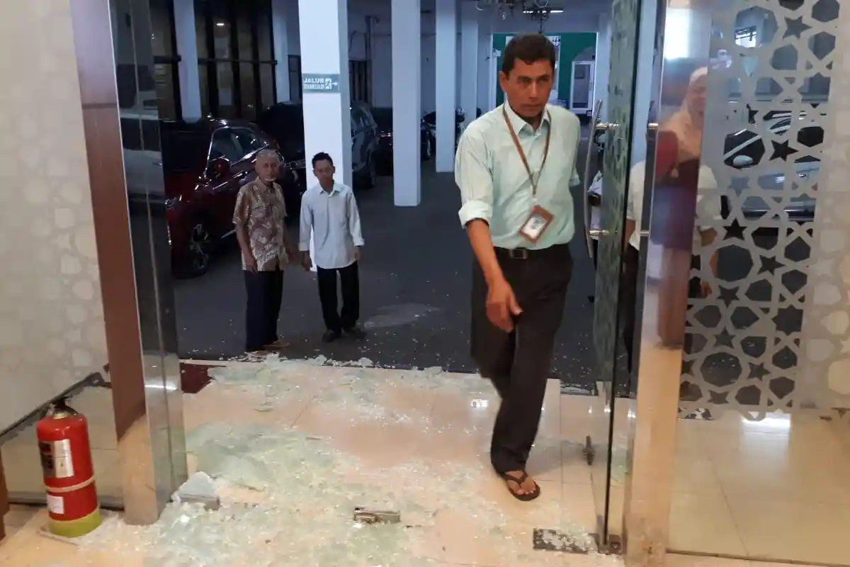 Suasana Kantor MUI Usai Insiden Penembakan: Kaca Hancur Berantakan, Satu Orang Tewas