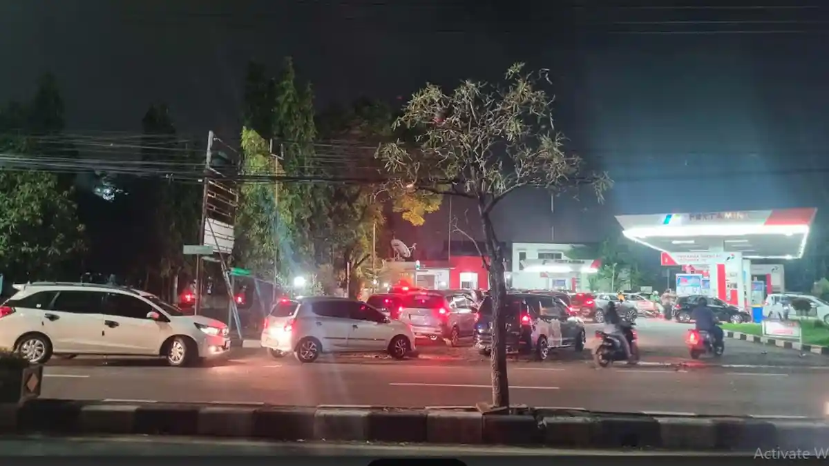 Warga Gresik Tetap Serbu SPBU Jelang 1 April 2026 Meski Ada Pengumuman Pemerintah