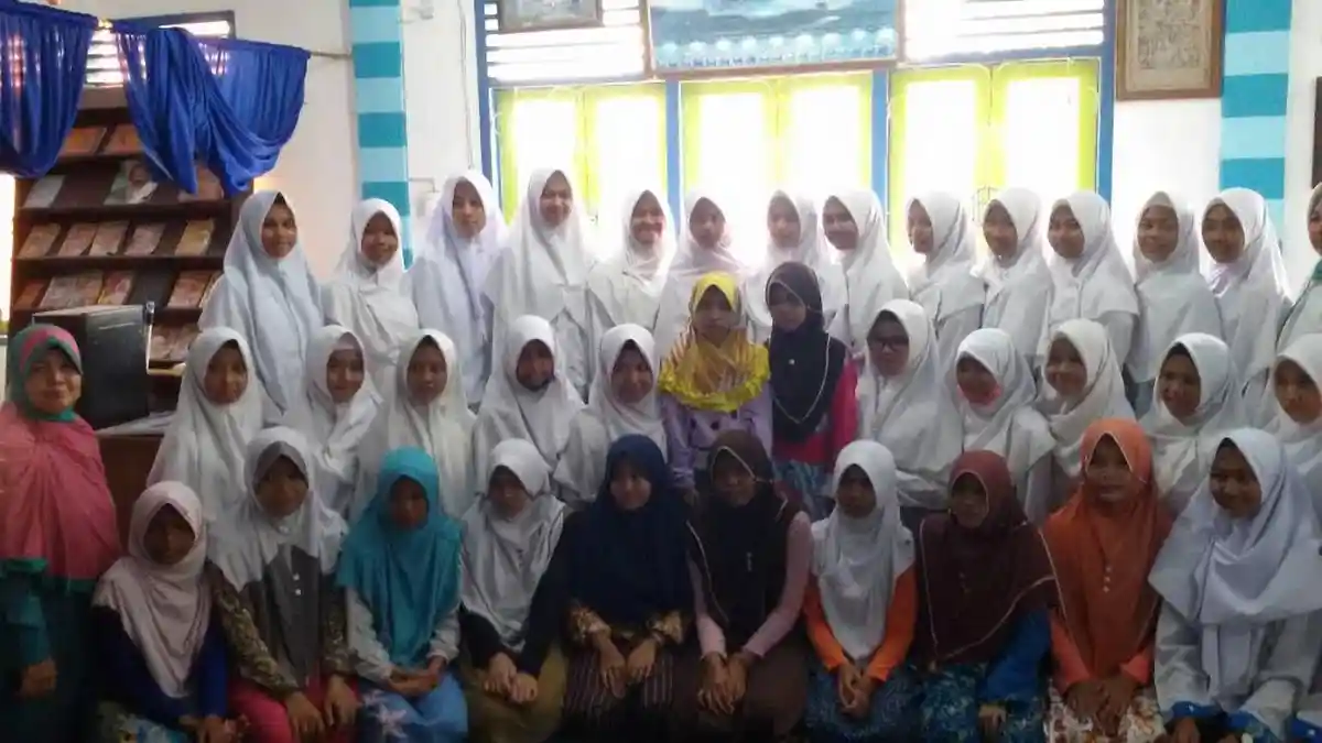 Bangun Kepedulian Rohis MAN 1 Palembang Kunjungi Panti Asuhan