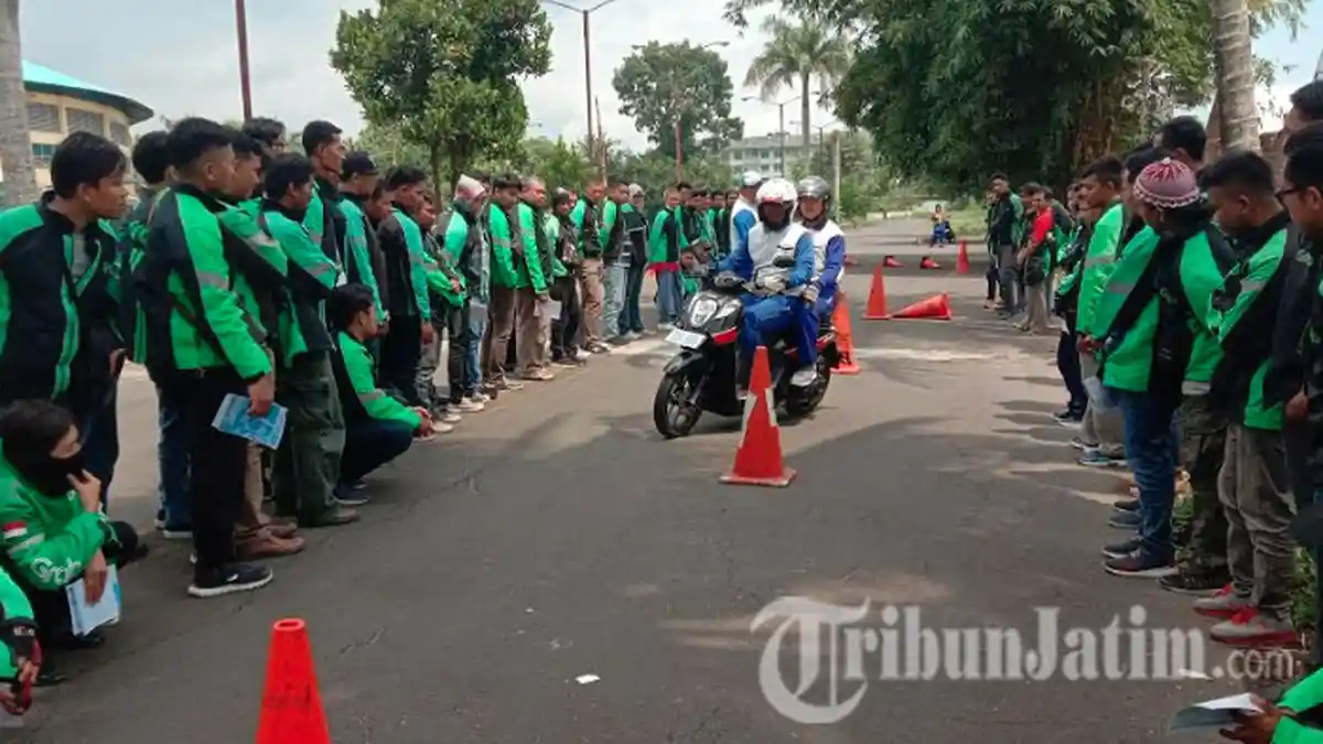 MPM Honda Malang Ajarkan Safety Riding untuk Pengendara Ojek Online