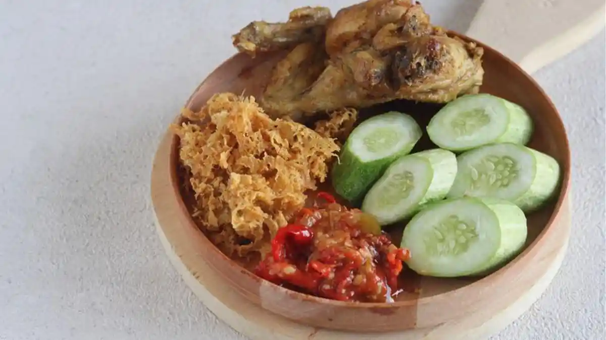 Resep Ayam Kremes Sambal Tomat yang Gurih dan Kriuk Maksimal