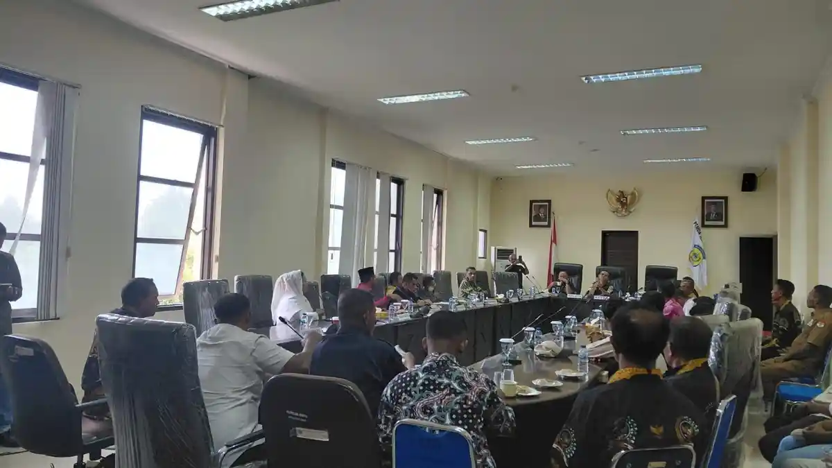 DPRD Buru Rapat Dengan PABPDSI, Bahas Aspirasi dan Penguatan Peran BPD Desa