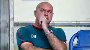 Bojan-hodak-persib-duduk.jpg