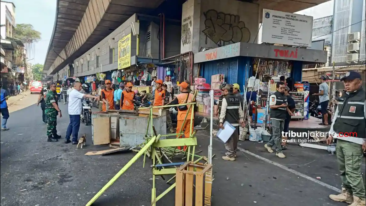 Program 'Tampan' Digelar di Tambora Jakbar, Trotoar dan PKL Pasar Pagi Ditertibkan