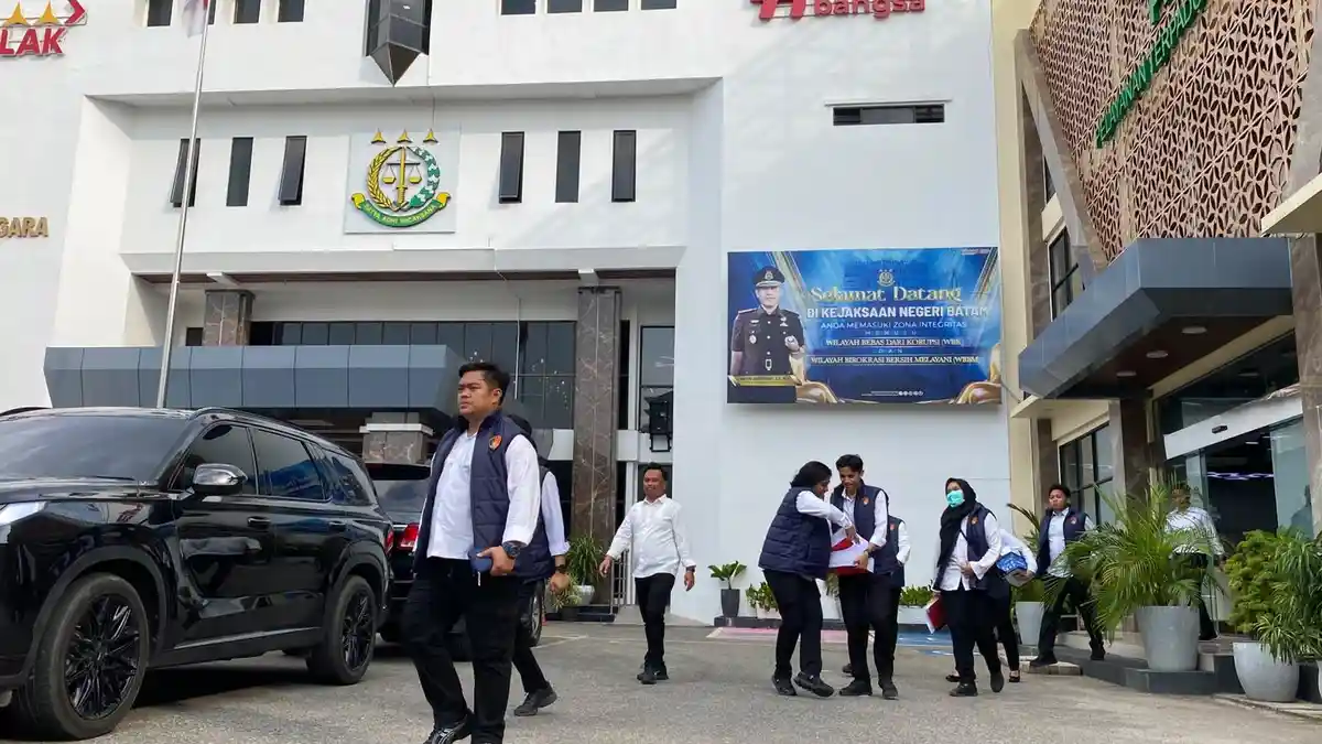 Penyidik Polda Kepri Kawal Pelimpahan 4 Oknum Polisi Kasus Tewasnya Bripda Natanael ke Kejari Batam - Tribunbatam.id