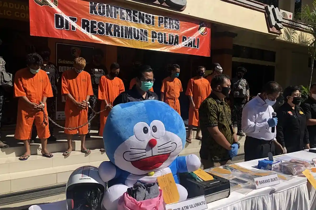 Baru Sehari Menikah, Dua Pria Ditangkap Polda Bali Karena Terlibat Pembobolan ATM di Uluwatu
