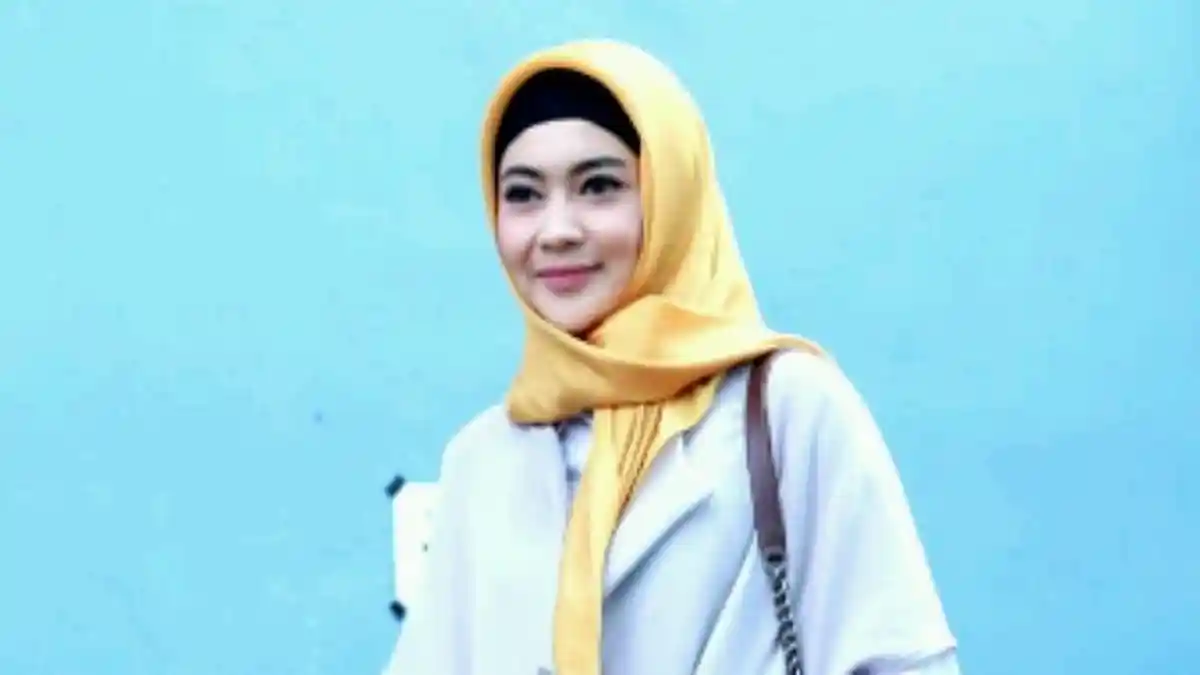 Cantiknya, Penyanyi Indah Dewi Pertiwi kini Berhijab, Intip Penampilan Barunya