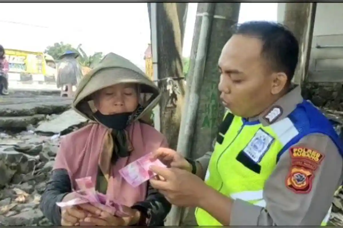 Heboh Emak-emak Penyapu Koin di Jembatan Sewoharjo Subang Dapat Uang Rp 15 Juta, Ternyata . . .