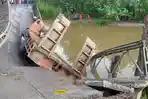 jembatan-lalla-simeulue-di-kecamatan-salang-ambruk-setelah-dilalui-kenderaan.jpg