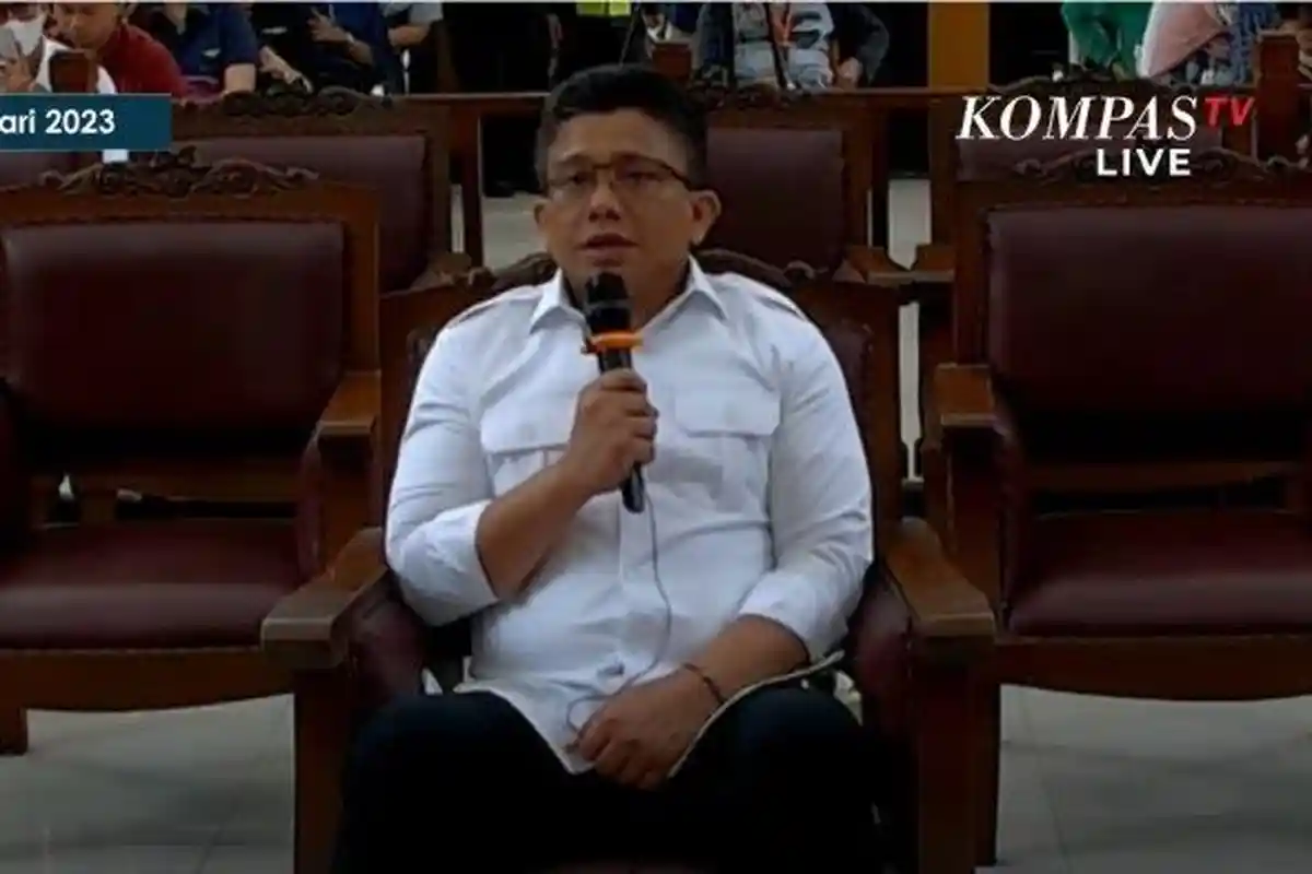 Ferdy Sambo Menangis di Ruang Sidang, Ceritakan Nasib Anak dan Kariernya yang Kini Hancur