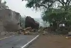 Longsoran Batu Raksasa Lumpuhkan Jalur Trenggalek-Ponorogo, BPBD Imbau Pengendara Lewat Jalur Lain