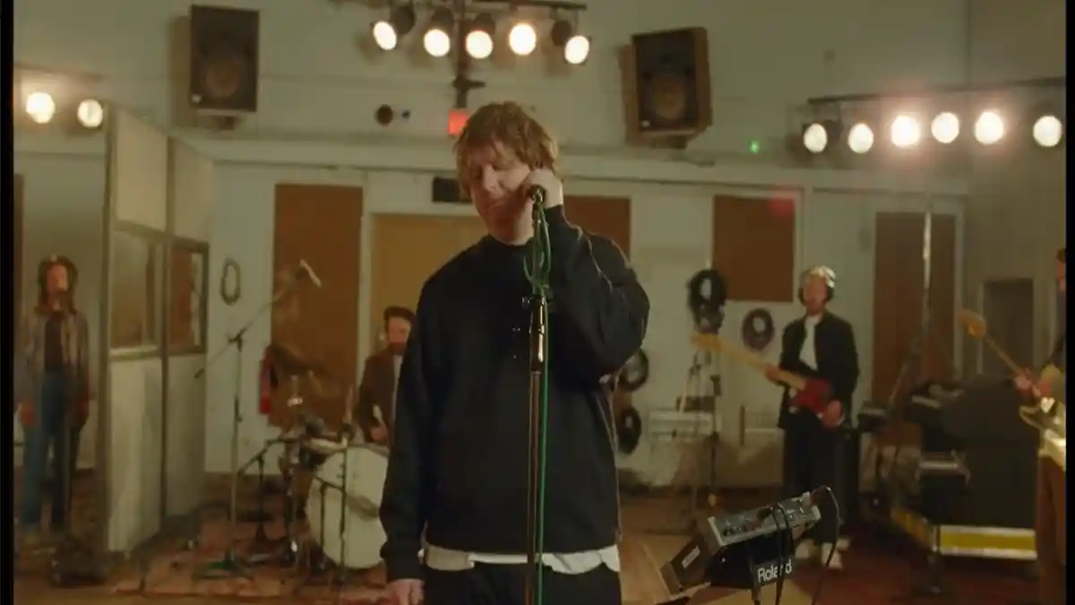 Lirik dan Terjemahan Lagu Terbaru Lewis Capaldi - Something In The Heavens
