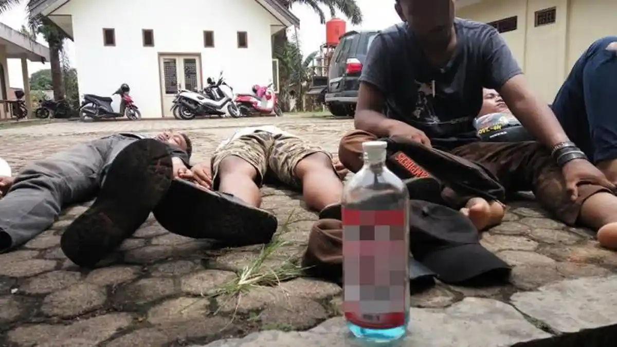 Terlalu Mabuk, Lima Pemuda tak Sadar Diangkut ke Polsek