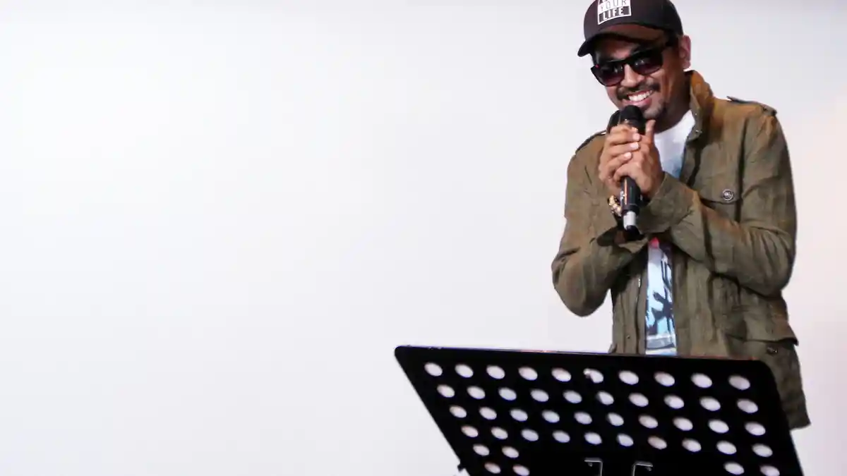 Cerita Glenn Fredly Tentang Piringan Hitam, Ratusan Koleksinya Disimpan di Perpustakaan yang Sejuk