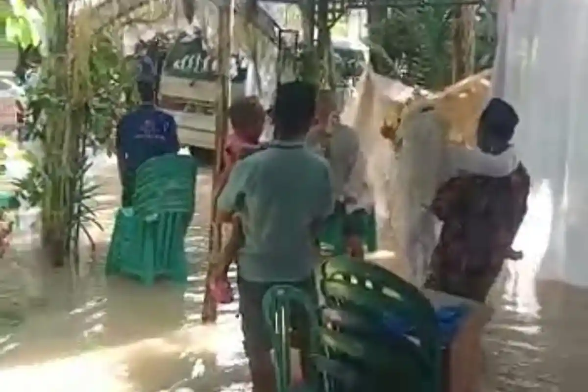 Viral Mempelai Wanita Digendong saat Prosesi Nikah saat Banjir di Bojonegoro
