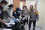 Terapkan Zero Tolerance, Kapolda Sumsel Pimpin Tes Urine Mendadak Seluruh Personel Polda Sumsel