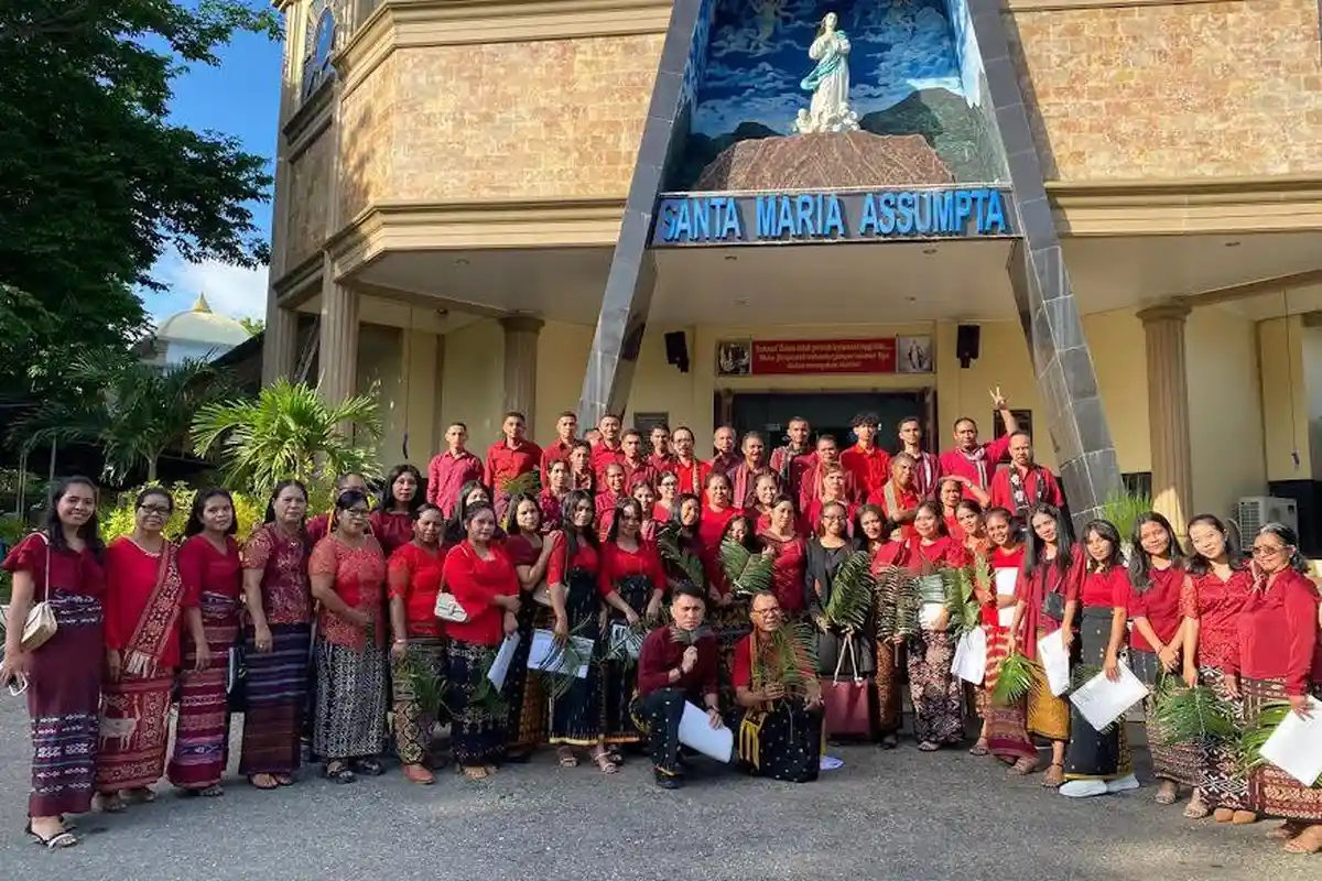 Umat Katolik di Gereja Assumpta Kota Kupang Rayakan Minggu Palma Paskah 2024