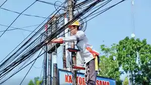 Penataan-jaringan-kabel-utilitas-udara-di-kawasan-Kecamatan-Kayuagung.jpg